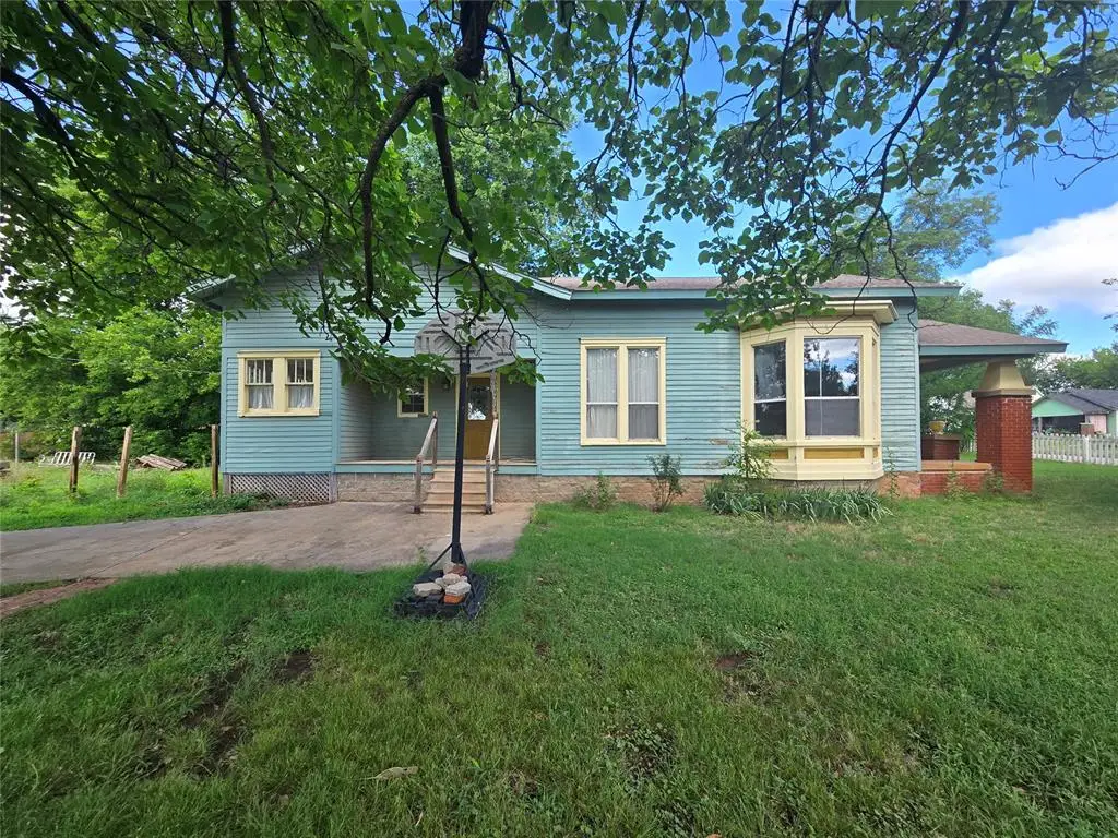 704 E Vilas Avenue, Guthrie, OK 73044 - #1