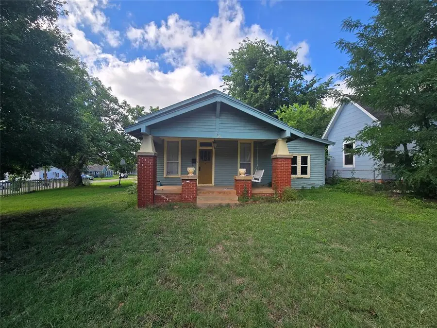 704 E Vilas Avenue, Guthrie, OK 73044 - #3