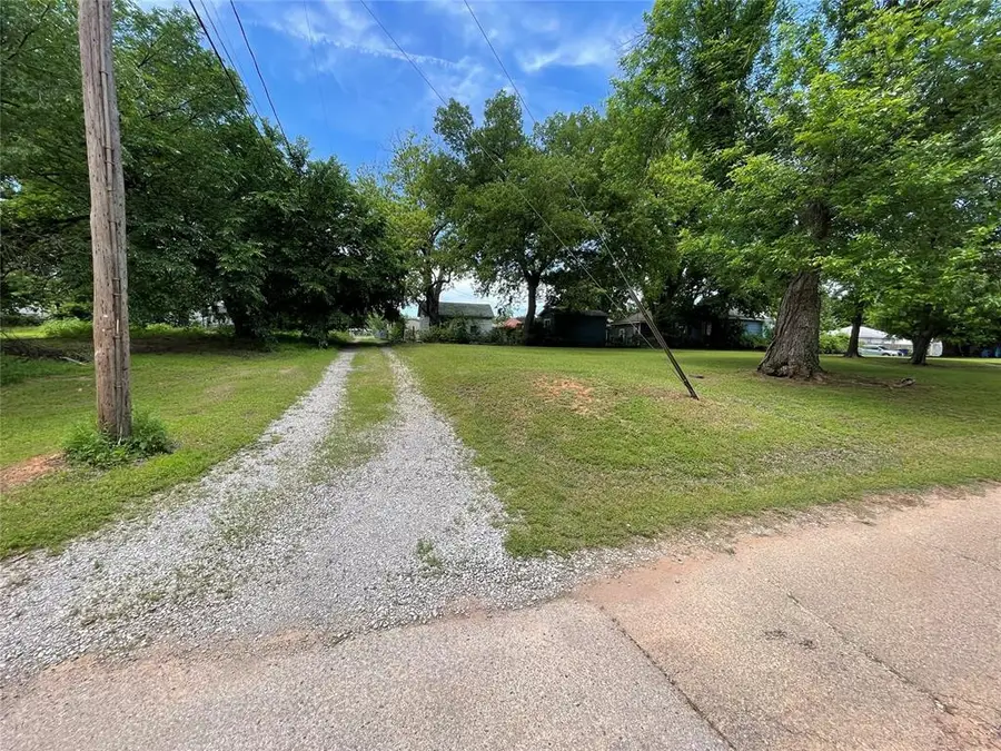 1001 W Mansur Avenue, Guthrie, OK 73044 - #3