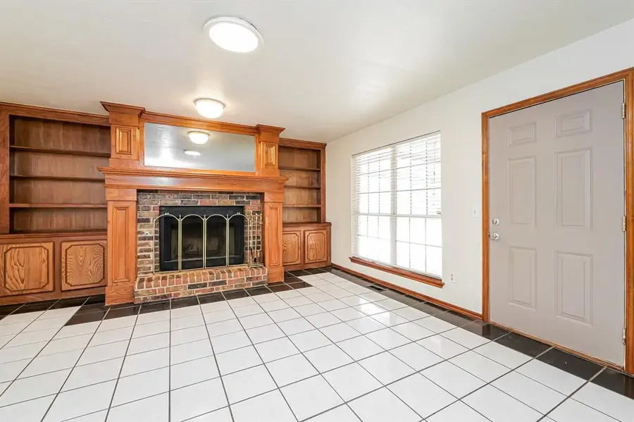 509 Greenfield Drive, Yukon, OK 73099 - #3