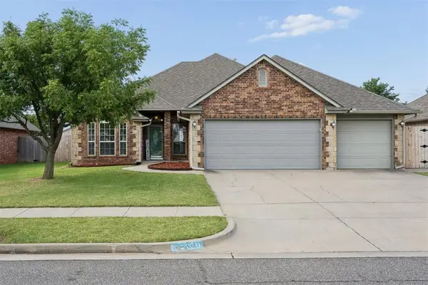 2216 SW 33rd Street, Moore, OK 73170