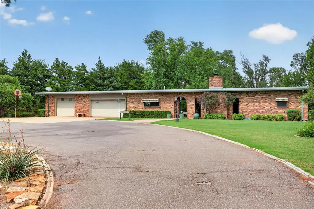 310 N Noble Street, Elk City, OK 73644 - #1