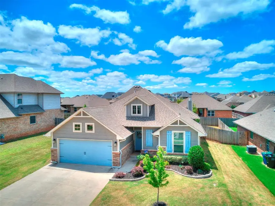 6132 Oxnard Street, Edmond, OK 73034 - #2