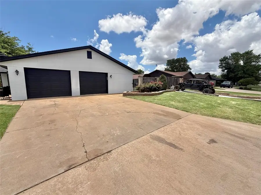 1209 S Trail Drive, Altus, OK 73521 - #2