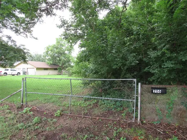 206 Washington, Pauls Valley, OK 73075