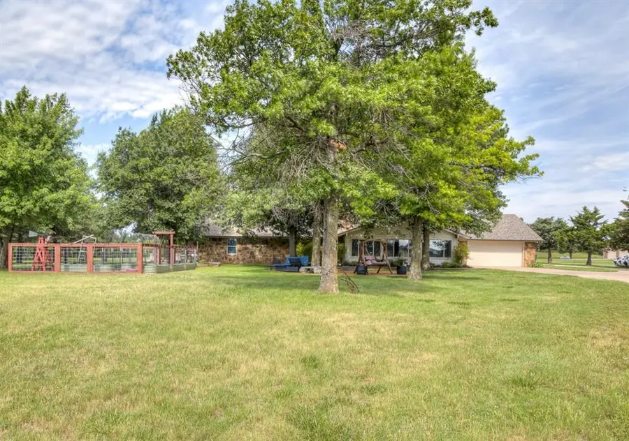 7025 S Cimarron Road, Yukon, OK 73099 - #2