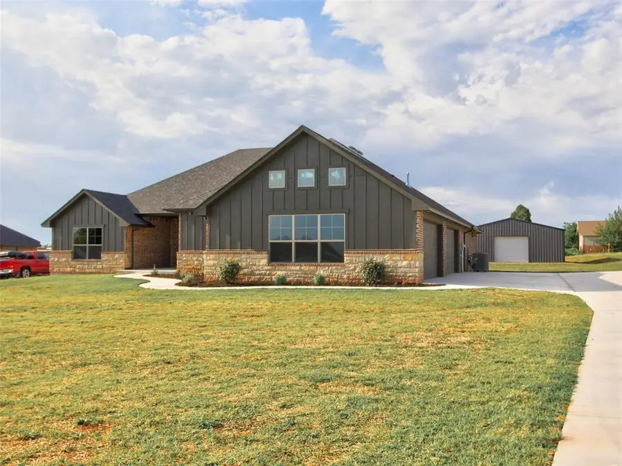 8681 Oak Tree Circle, Edmond, OK 73025 - #3