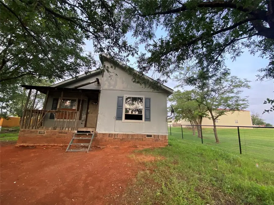 307 N Massingale Drive, Cordell, OK 73632 - #2