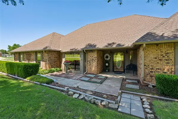 1116 Spring Shadow Drive, Choctaw, OK 73020
