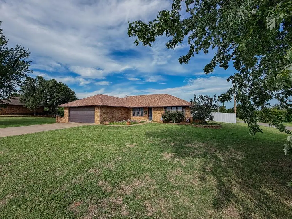 924 N Aspen Avenue, Hinton, OK 73047 - #1