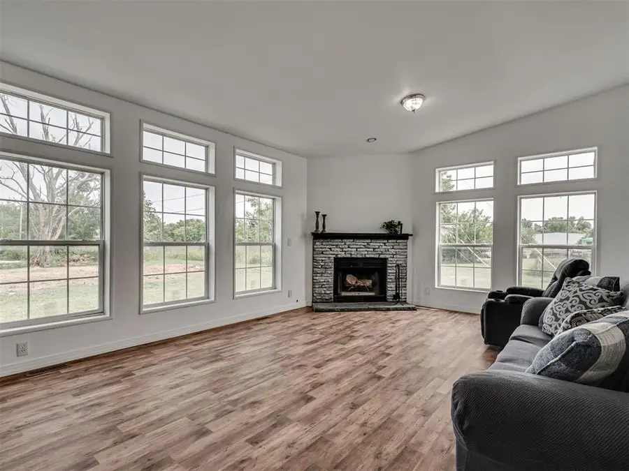 206 N Pine Street, Crescent, OK 73028 - #2