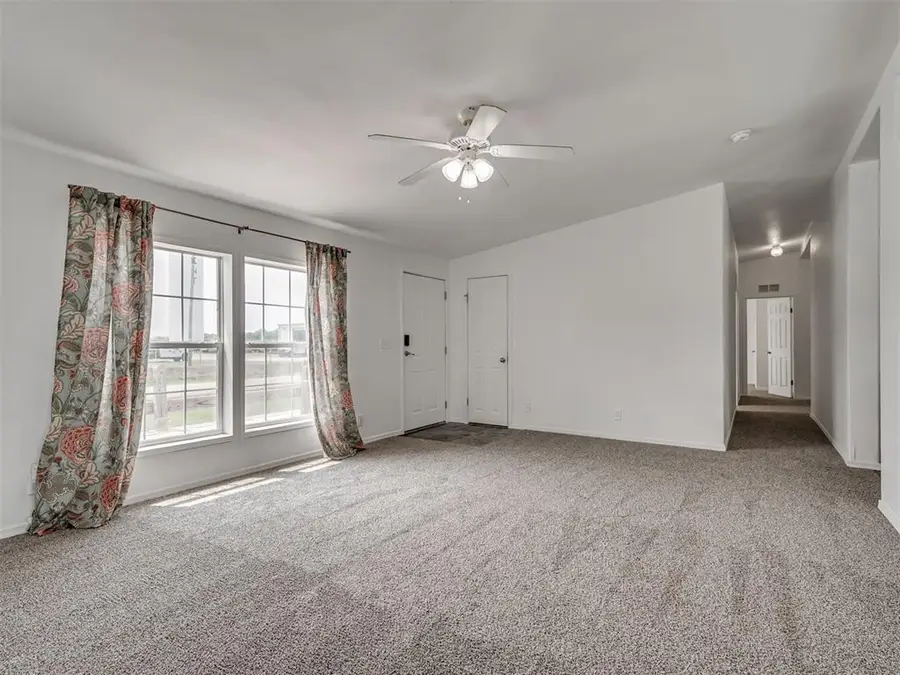 206 N Pine Street, Crescent, OK 73028 - #3