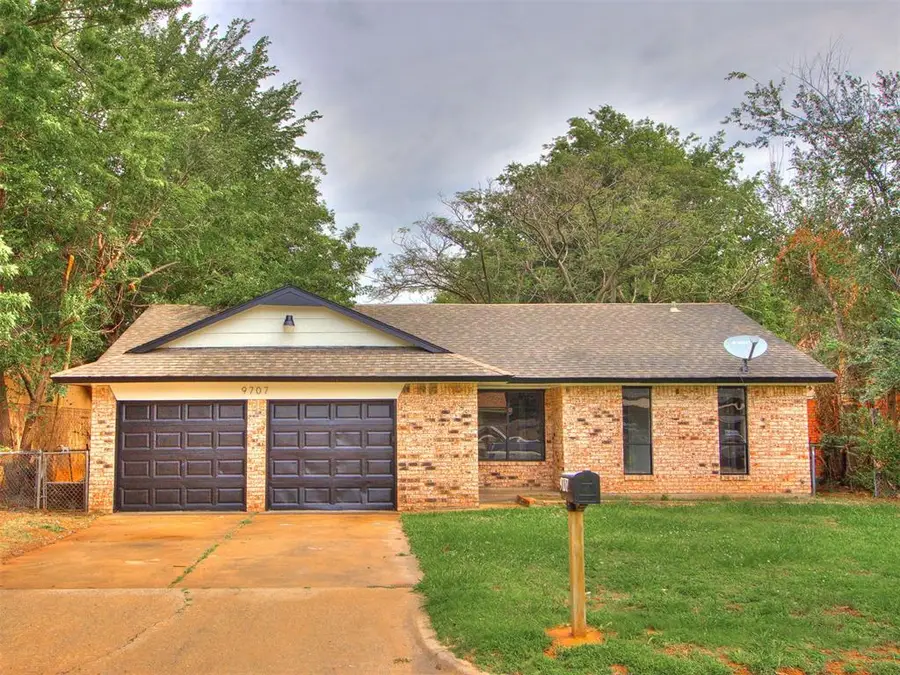9707 NE 2nd Place, Midwest City, OK 73130 - #3