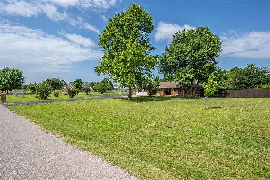 1231 S Chuckwagon Drive, Mustang, OK 73064 - #3