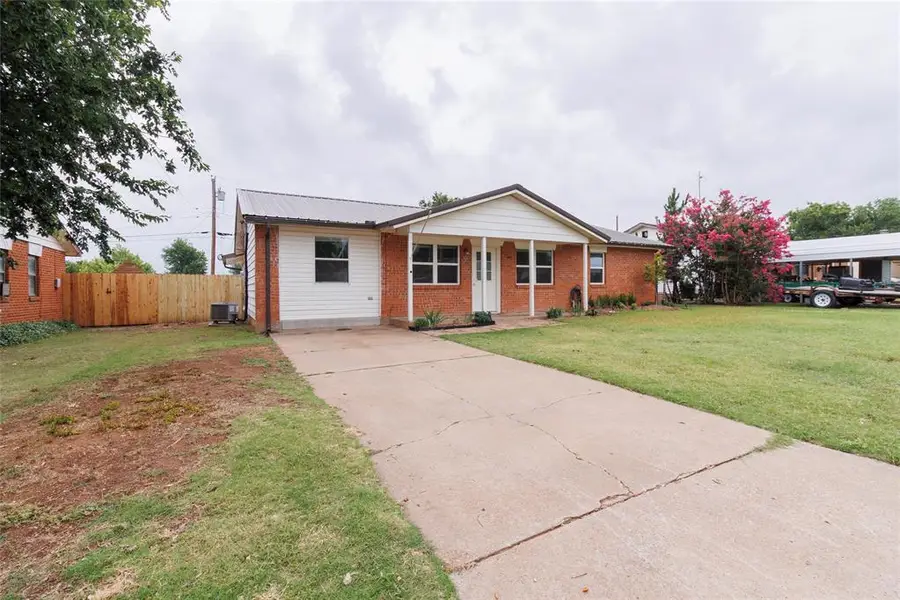 208 Maple Street, Elgin, OK 73538 - #2