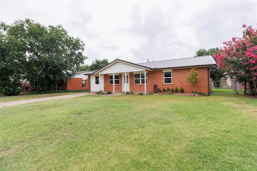 208 Maple Street, Elgin, OK 73538 - #3
