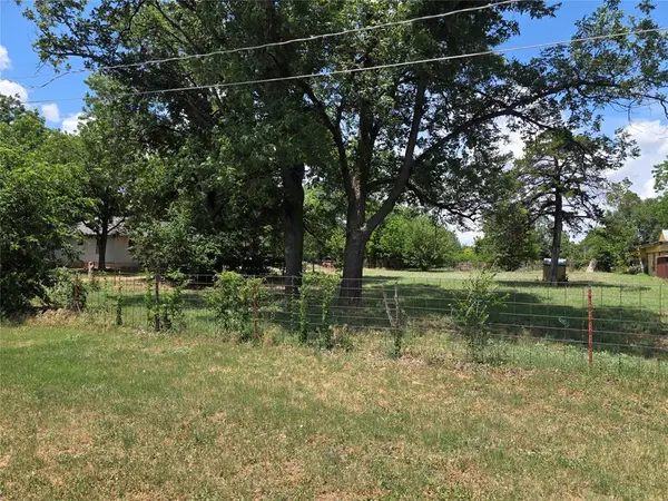 925 W Illinois Avenue, Chickasha, OK 73018