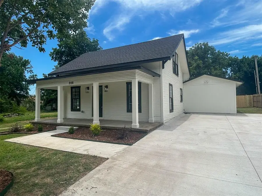 208 W Apache Street, Marlow, OK 73055 - #3