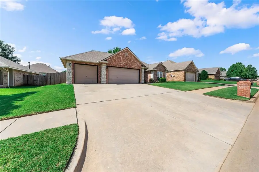 11008 NW 104th Terrace, Yukon, OK 73099 - #2