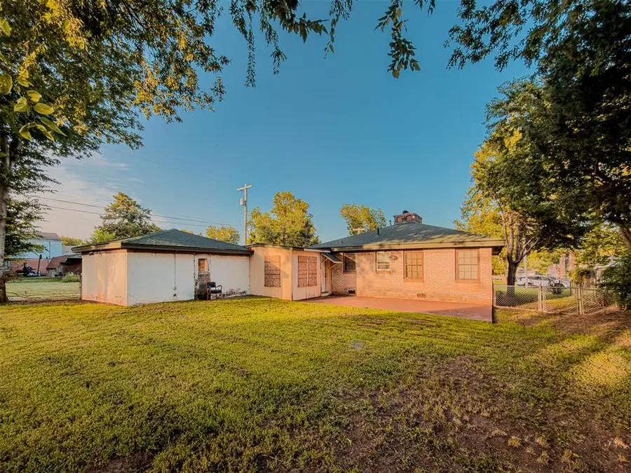 622 S 14th Street, Chickasha, OK 73018 - #3
