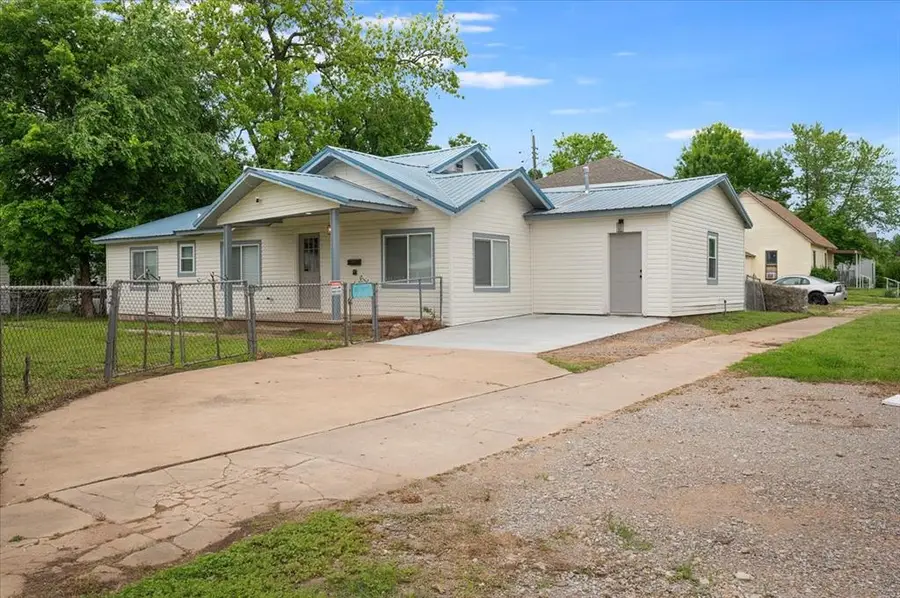825 W Colorado Avenue, Chickasha, OK 73018 - #3