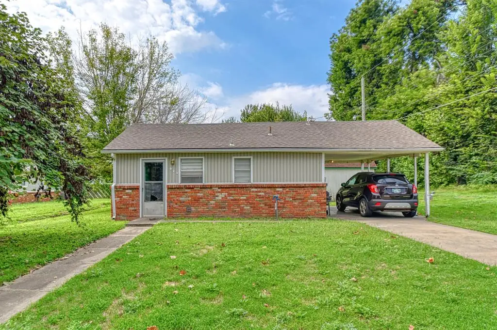 913 W Virginia Avenue, Chickasha, OK 73018 - #1