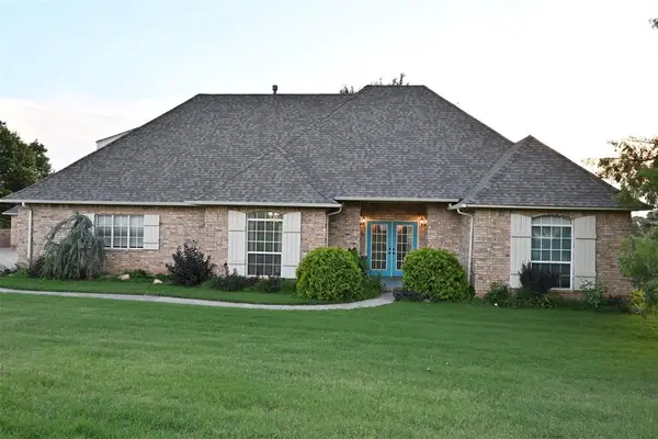 2077 Clearwater Drive, Choctaw, OK 73020