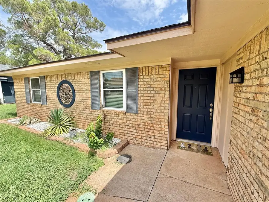 1425 Concord Lane, Altus, OK 73521 - #2