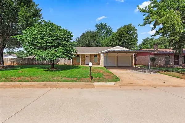 713 S Glen Lane, Mustang, OK 73064