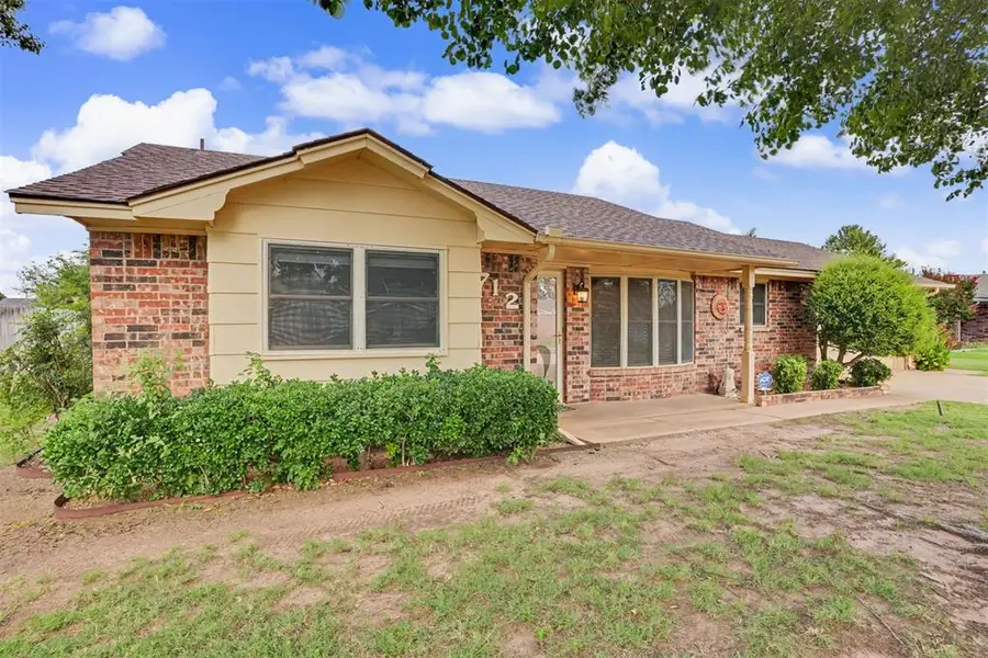 712 Canterbury Boulevard, Altus, OK 73521 - #2
