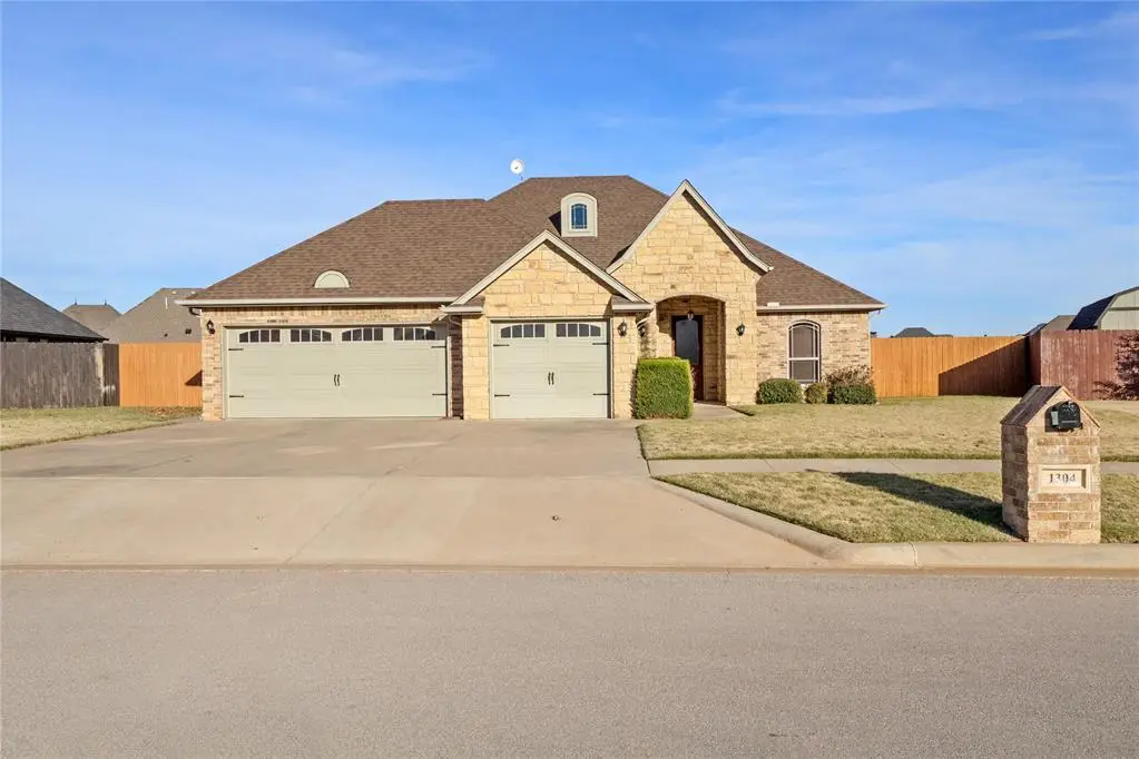 1304 Crimson Drive, Weatherford, OK 73096 - #1