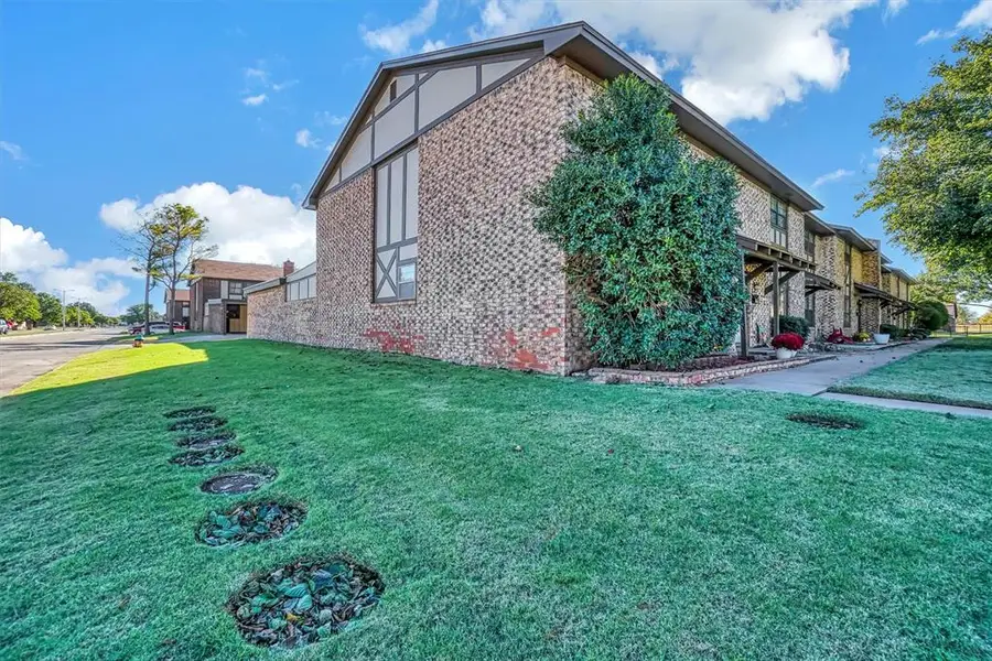 1325 Canterbury Boulevard, Altus, OK 73521 - #2