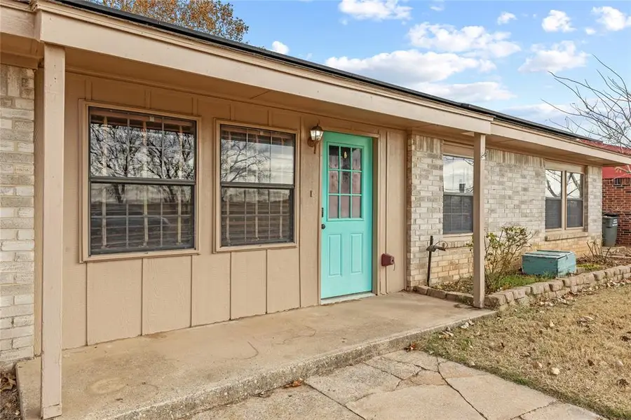 621 S 28th Street, Clinton, OK 73601 - #2