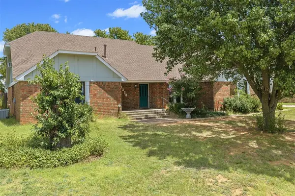 1218 Ridgewood Drive, Lindsay, OK 73052