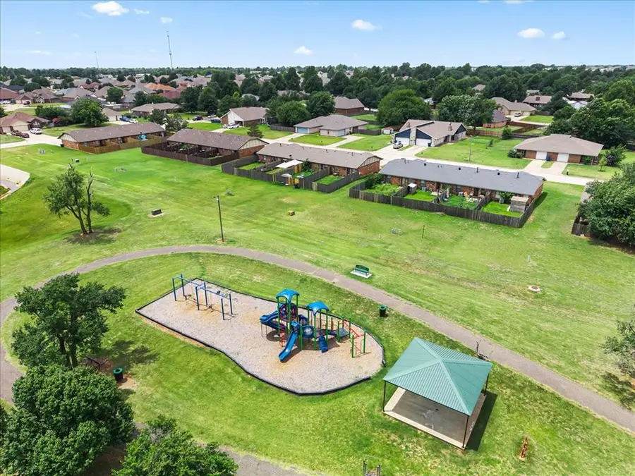 606 N Robin Way, Mustang, OK 73064 - #2