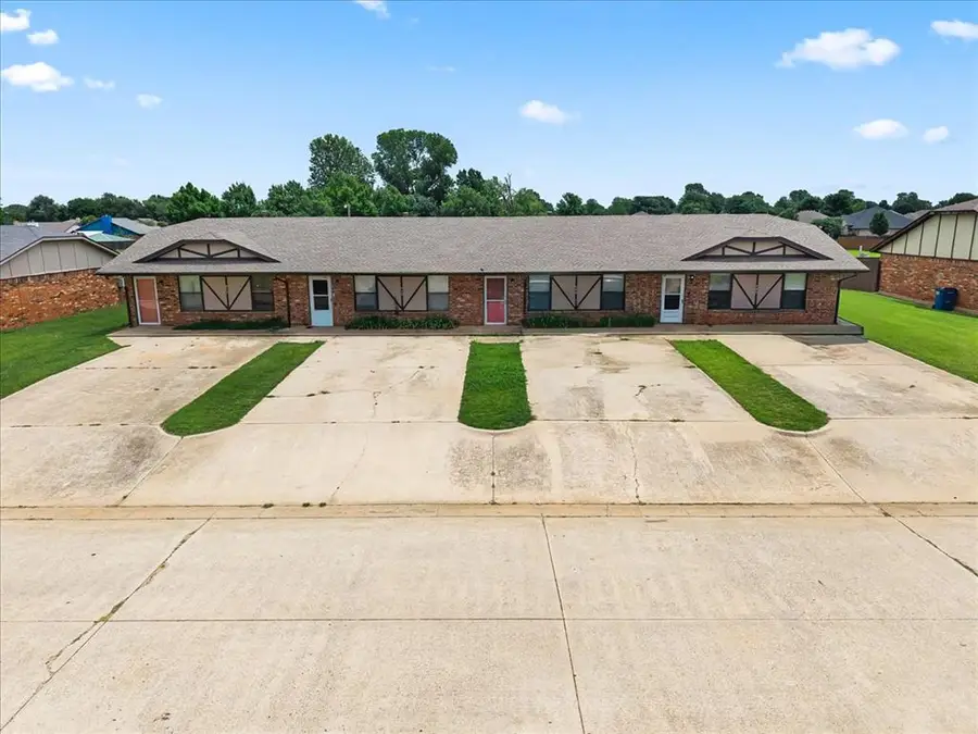 606 N Robin Way, Mustang, OK 73064 - #3