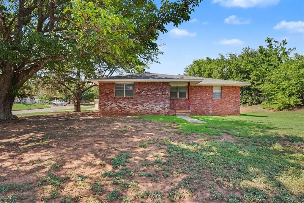 111 W Cedar Avenue, Sayre, OK 73662 - #1