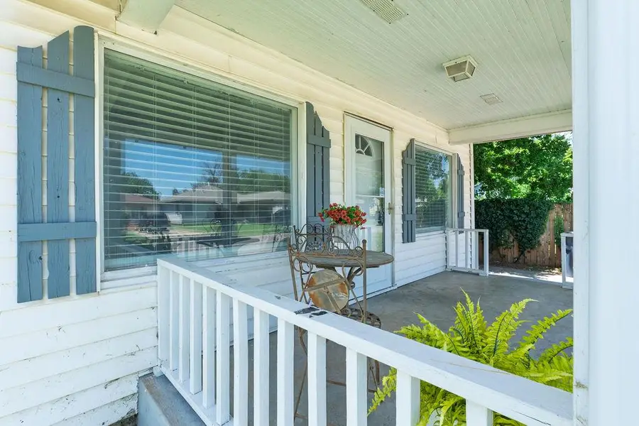 301 W Chicago Street, Shawnee, OK 74804 - #2