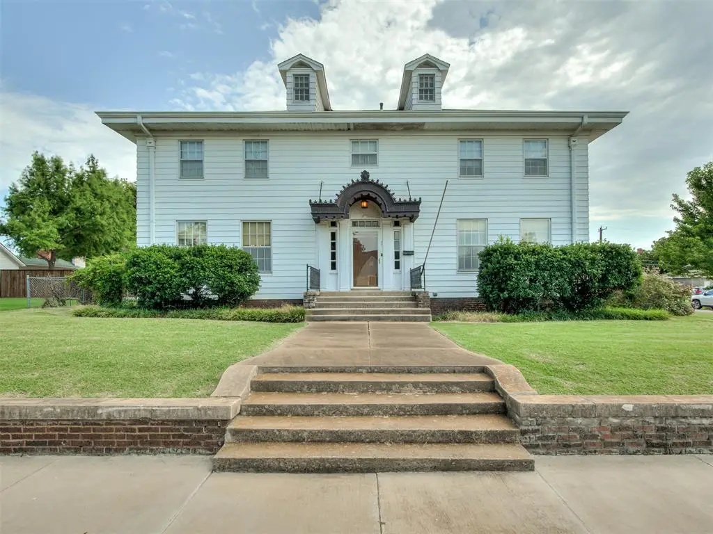 701 E Noble Avenue, Guthrie, OK 73044 - #1