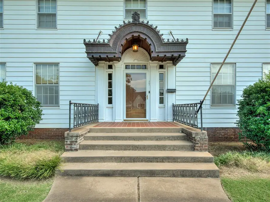 701 E Noble Avenue, Guthrie, OK 73044 - #3