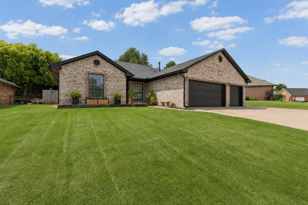 709 Chateau Avenue, Yukon, OK 73099 - #1