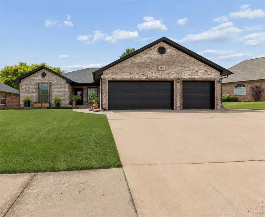 709 Chateau Avenue, Yukon, OK 73099 - #2