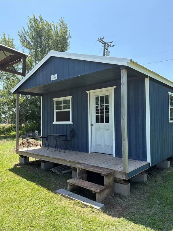 101 4th Street, Maysville, OK 73057