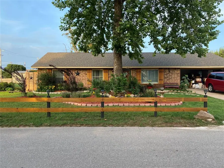 404 SW 1st Street, Tuttle, OK 73089 - #3
