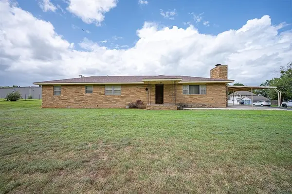 202 E Park Street, McLoud, OK 74851
