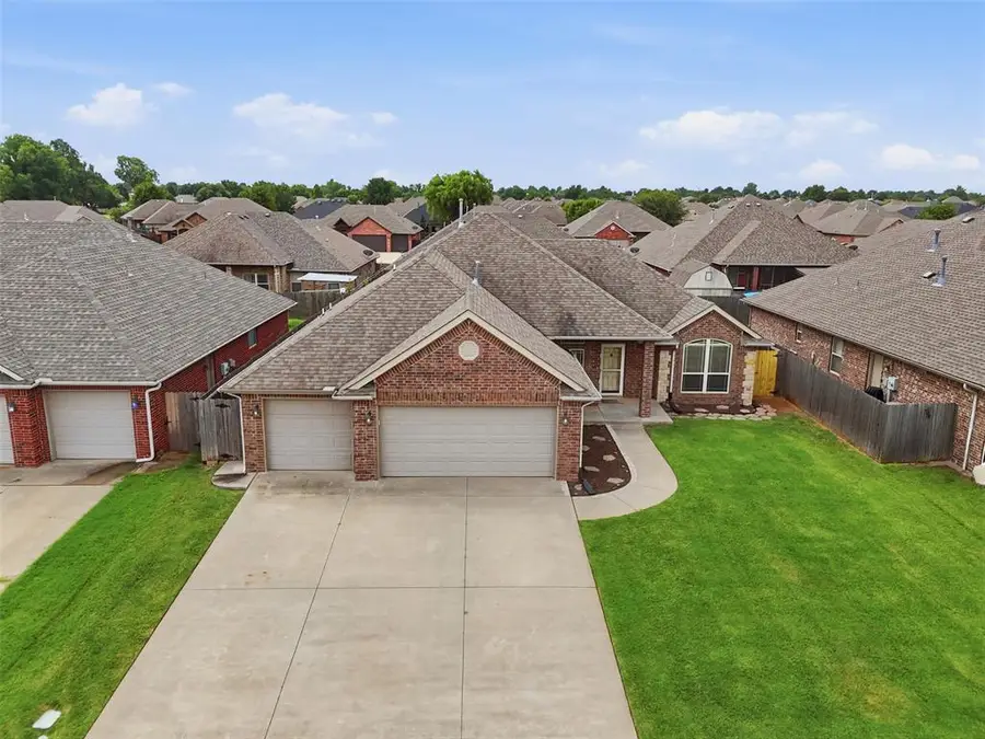542 W Broadpoint Court Way, Mustang, OK 73064 - #3