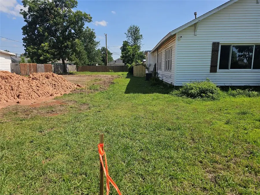 125 W Midland Street, Shawnee, OK 74804 - #2