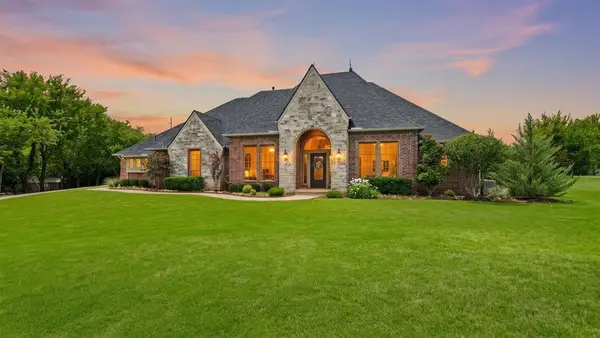 2209 Crestwood Drive, Jones, OK 73049