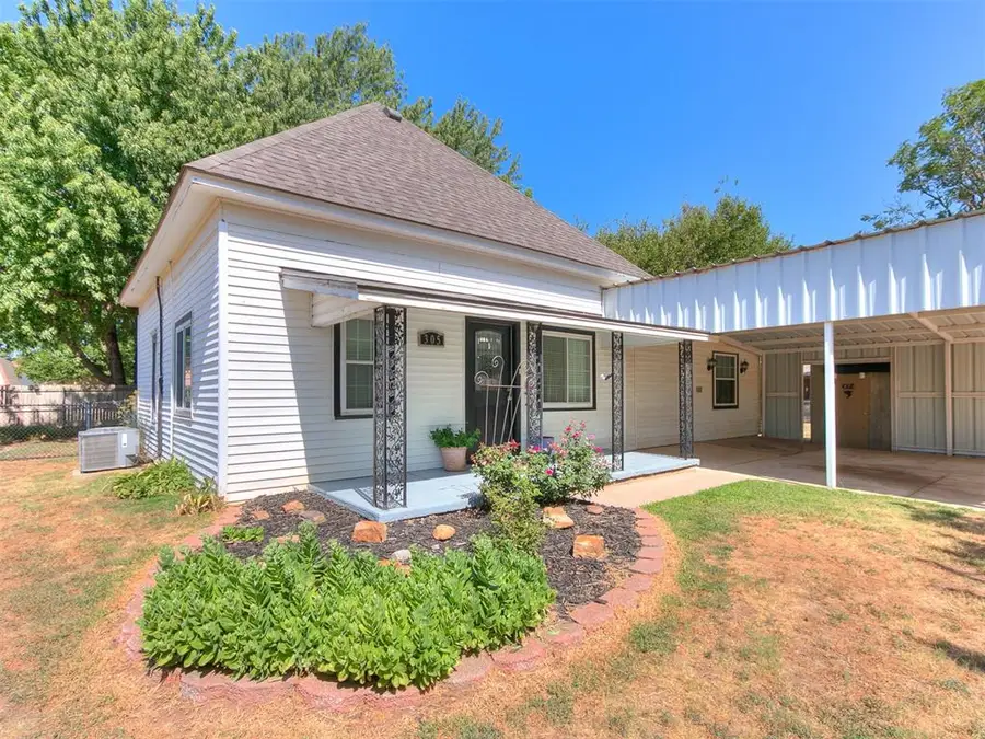 305 SE 1st Street, Tuttle, OK 73089 - #2