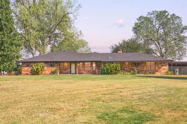 310 Cottonwood Drive, Tuttle, OK 73089